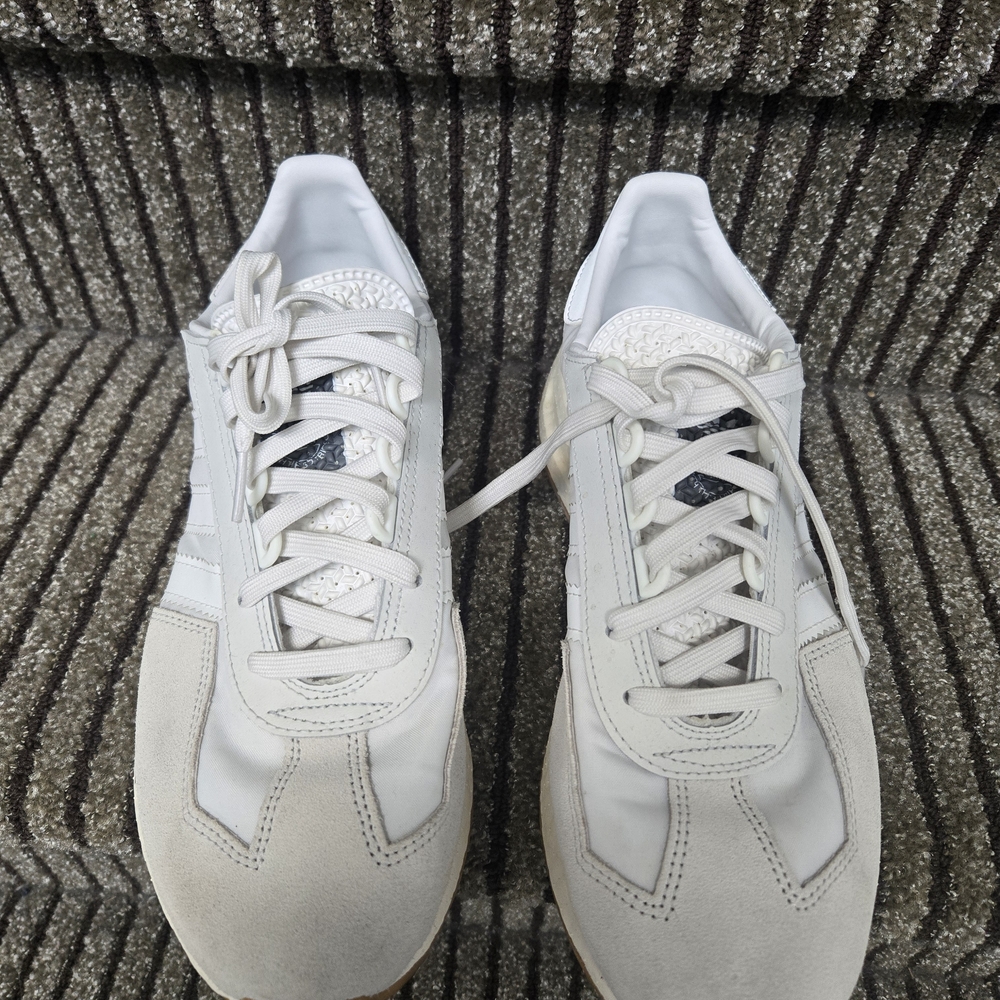 NWOT MENS ADIDAS SNEAKERS